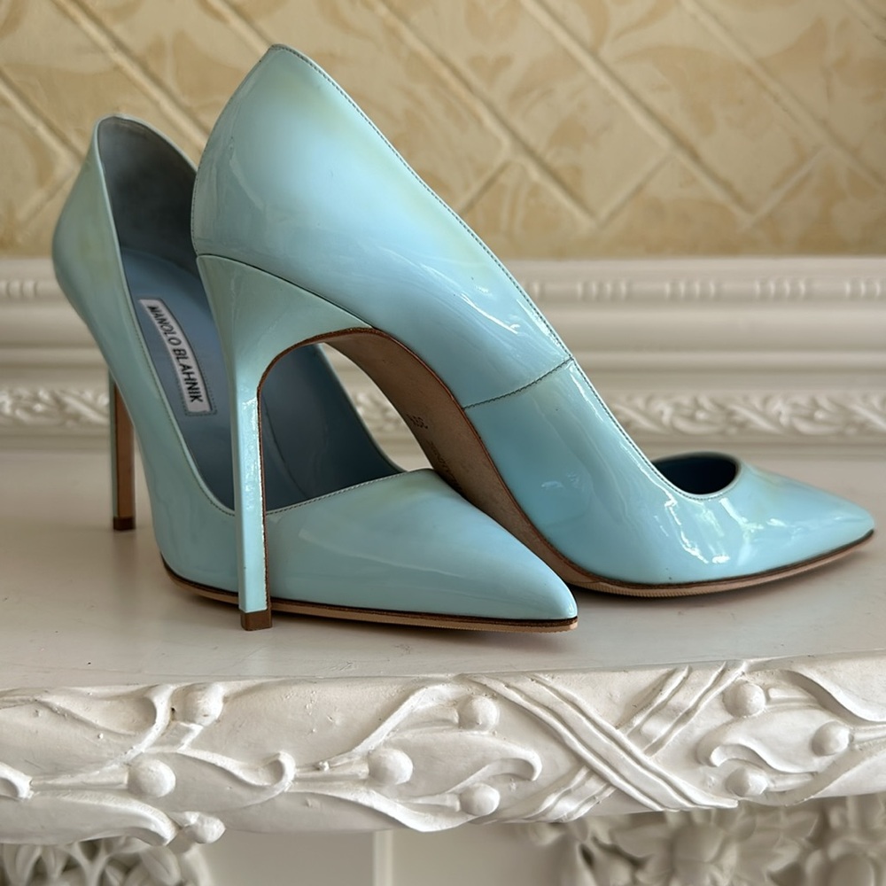 Baby blue patent leather  Manola Blahnik high heels size 39.5, US size 8.5